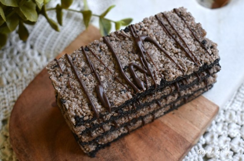 Cookies-And-Cream-Protein-Bars-Groff2